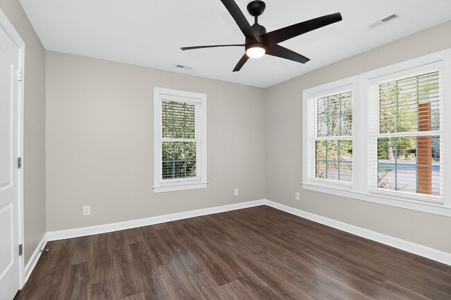 Building Photo - 4044 Dinglewood Ave