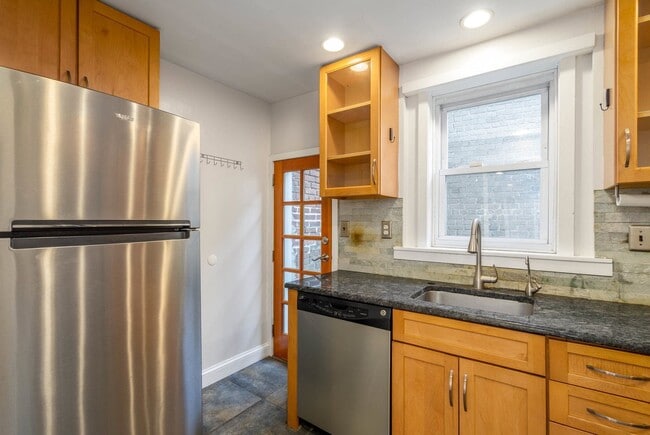 Building Photo - 802 LeCount St