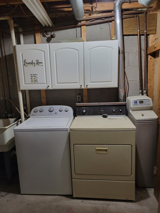 Building Photo - 11024 Swallow St NW