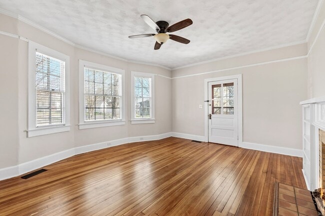 Building Photo - ELECTRICITY INCLUDED on this Renovated 2 B...