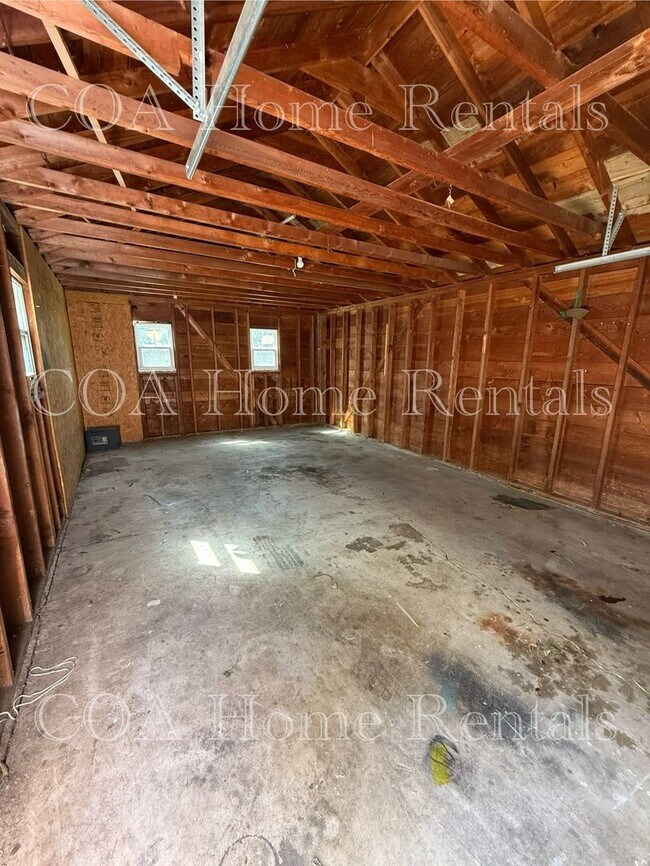 Building Photo - 2255 Victoria St