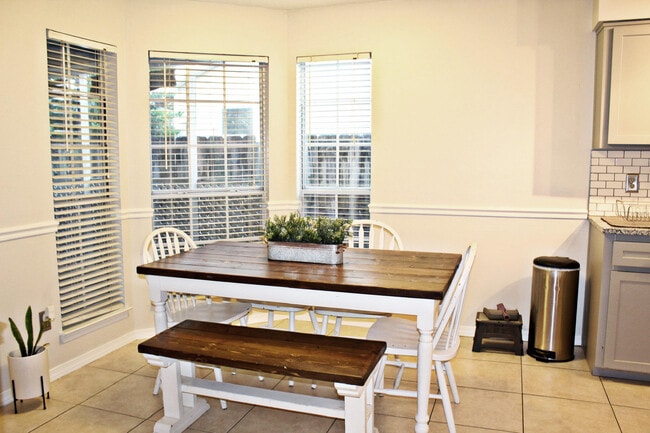 Building Photo - 159 Meadowbrook Ct