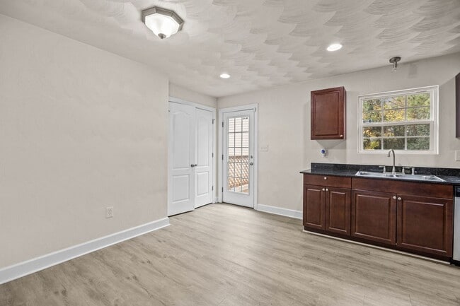 Building Photo - Beautiful Spacious Home for Rent in Norfolk!