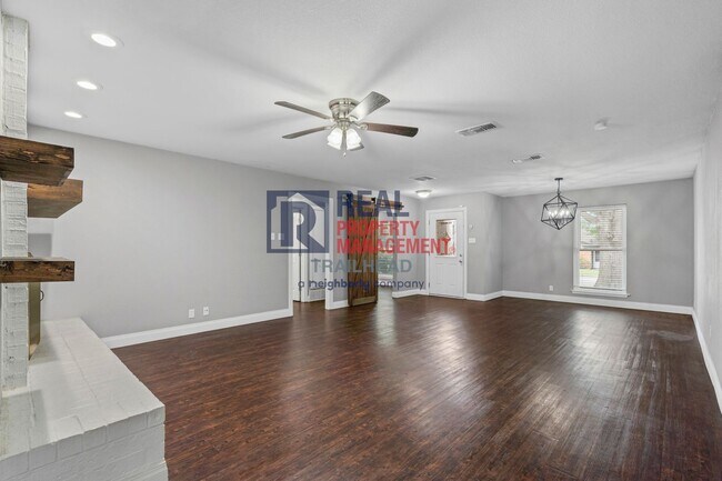 Building Photo - Beautiful 3 Bed-2 Bath Home in a Great Loc...