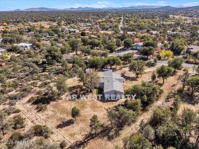 Building Photo - 2490 W Glenshandra Dr