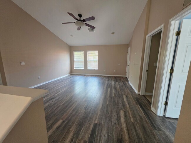 Building Photo - Beautiful and Spacious