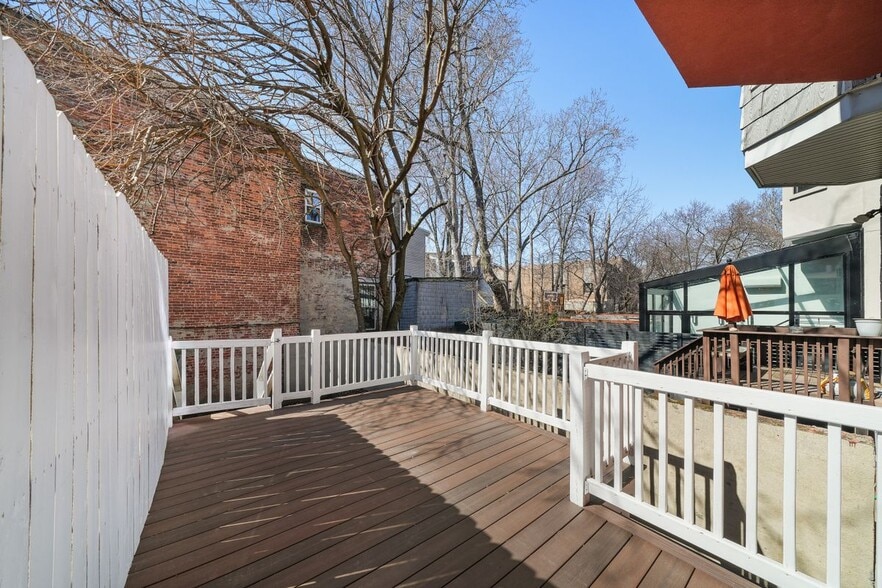 Building Photo - 37 Astor Pl