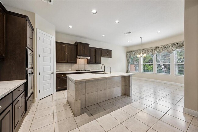 Building Photo - 365 Arapaho Dr