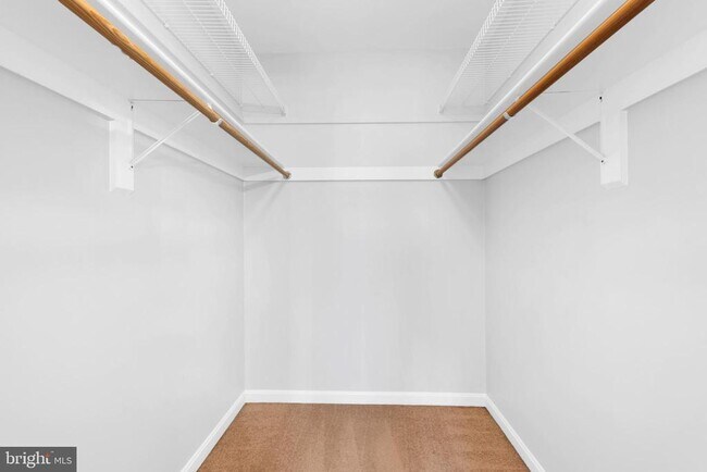 Building Photo - 46613 Silhouette Square