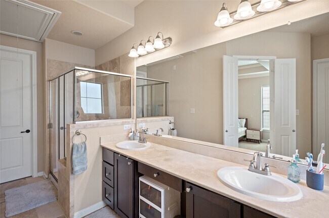 Building Photo - 1114 W 25th St