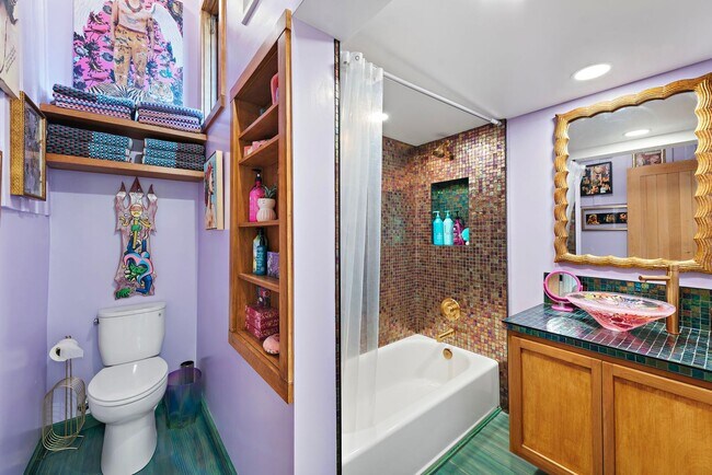 Building Photo - Ever dreamed of living under the sea?!
