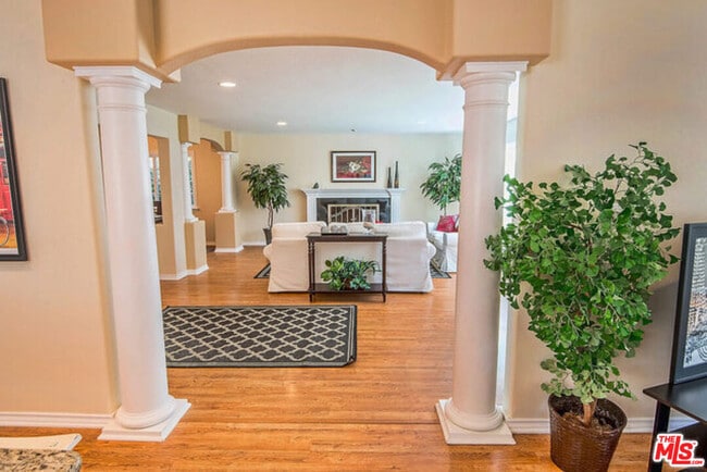 Building Photo - 7830 W 83rd St