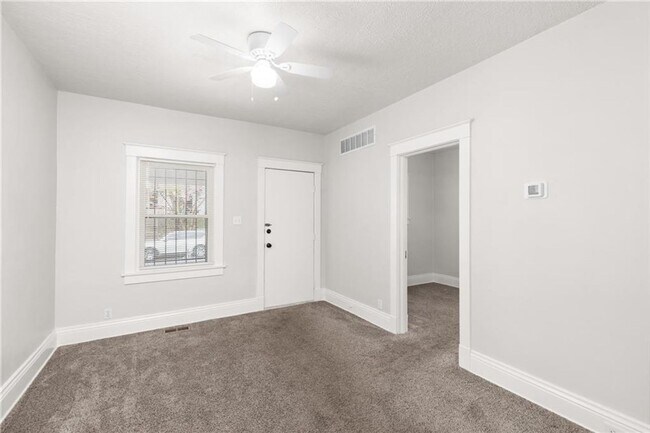 Building Photo - Charming Renovated 2 Bedroom Bungalow
