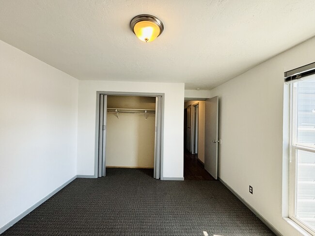 Building Photo - 333 E 4500 S