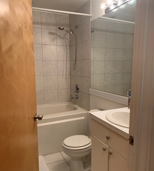 Building Photo - 212 W Washington St