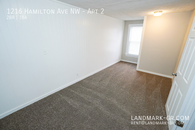 Building Photo - Upgraded 2 Bed/1 Bath – First Month Rent $...