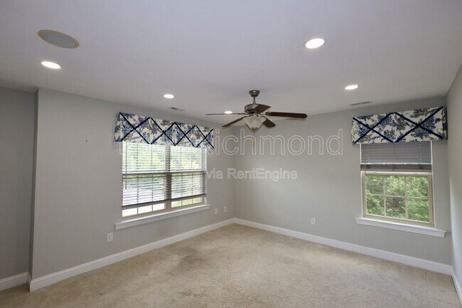Building Photo - 6924 Swanhaven Dr