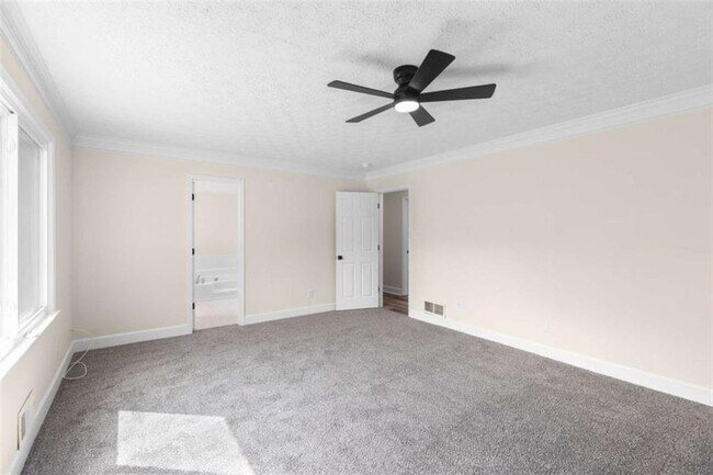 Building Photo - 2250 Ridge Forest Dr