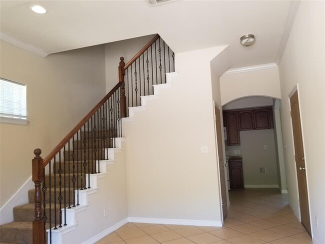 Building Photo - 5316 Reiger Ave