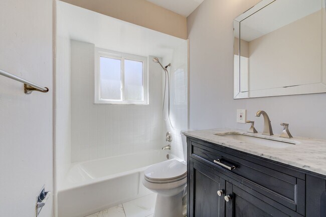 Building Photo - Renovated Pet Friendly House