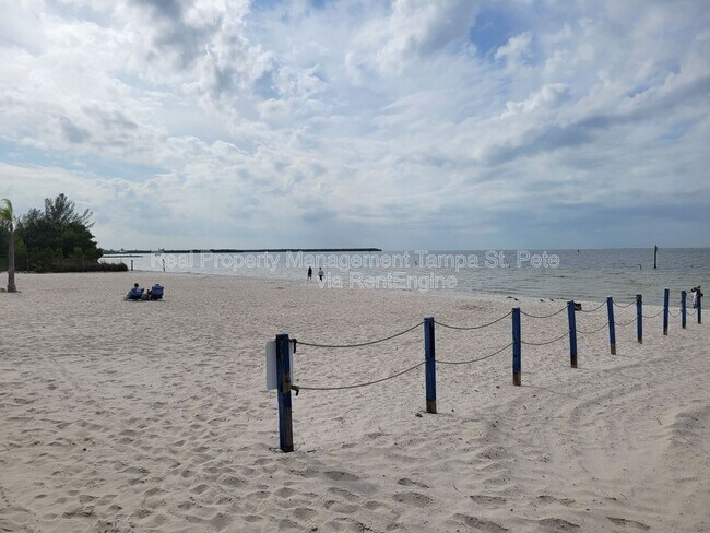 Building Photo - 823 Bahia Del Sol Dr