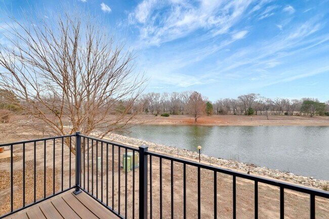 Building Photo - 5510 S Gold St