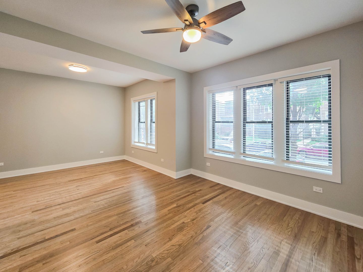 Building Photo - 4847 N Wolcott Ave