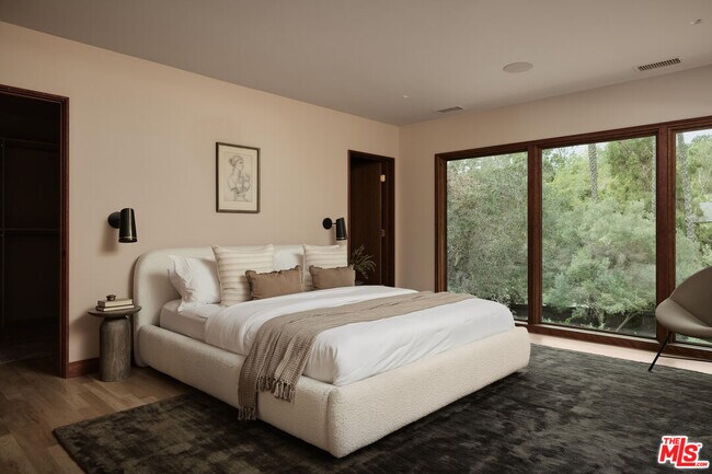 Building Photo - 775 San Rafael Terrace