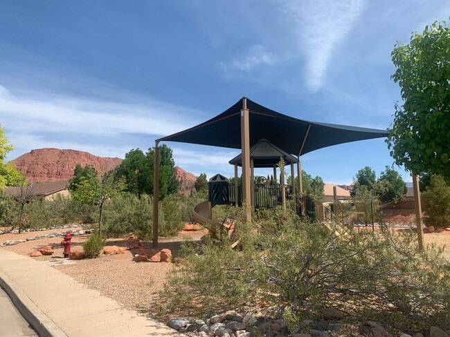 Building Photo - Cozy Ivins Home!