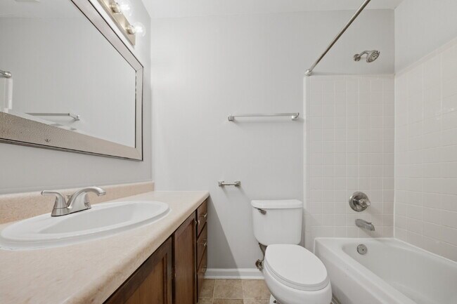 Building Photo - 3 Bedroom 2 Bathroom Single Family Home located in NW Tallahassee!