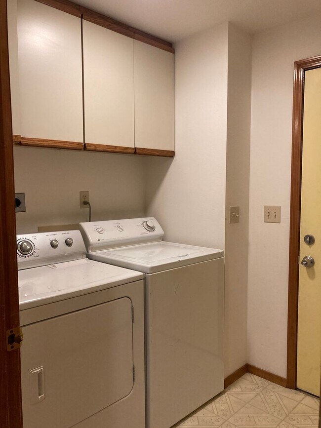Building Photo - Single level Home in Newberg