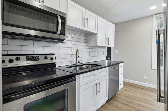 Building Photo - 3111 S 40th St