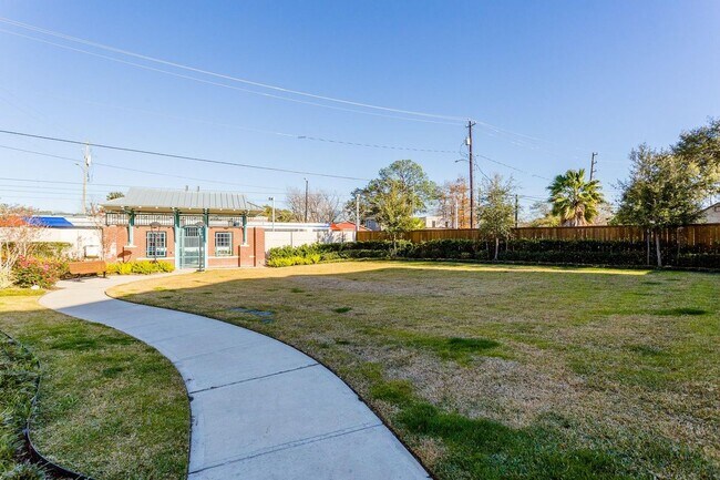 Building Photo - 206 Fulton Station Dr