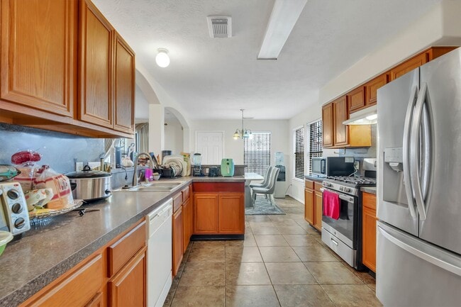 Building Photo - 14130 Magnus Ln