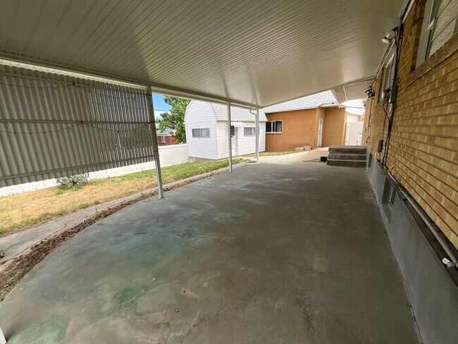 Building Photo - 4 Bedroom 2 Bath 2 Car Garage Home- Dog Friendly and RV parking.