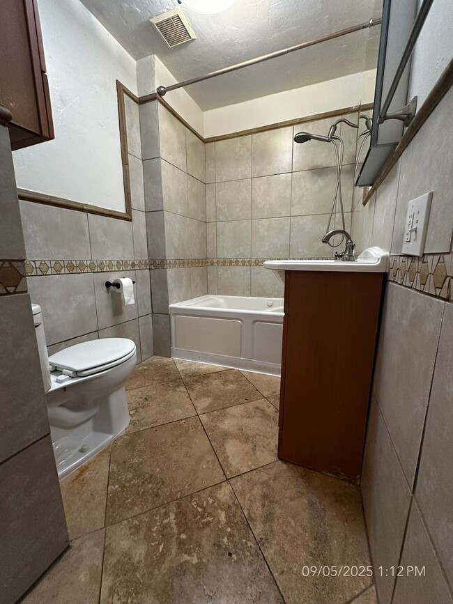 Building Photo - Charming Downtown Napa 2 Bedroom Home