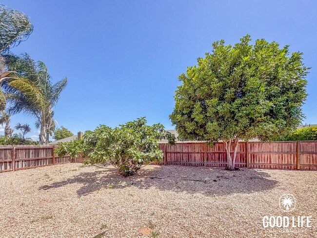 Building Photo - Spacious 3BD/2BA Home in Oceanside with Large Backyard, W/D & Attached 2-Car Garage