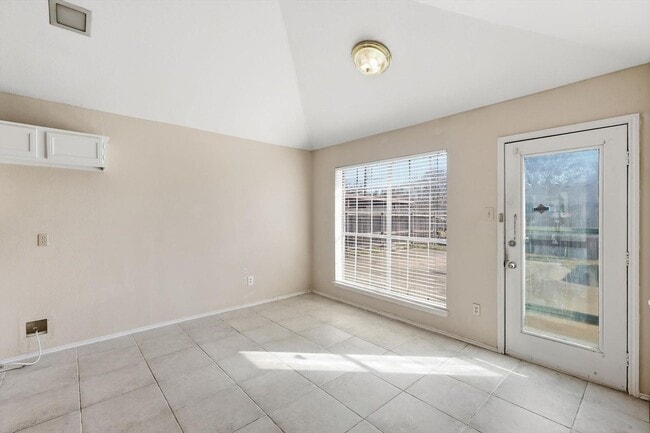 Building Photo - Half of Duplex Ready for New Tenants- 2 Bed, 2 Bath- North Richland Hills- Birdville ISD- 76180