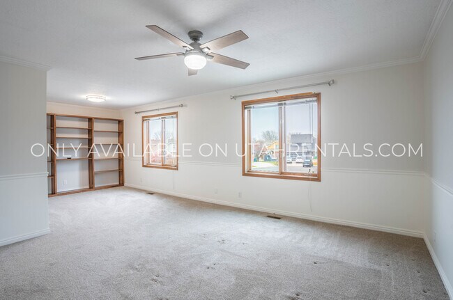 Building Photo - 1160 E 40 N St