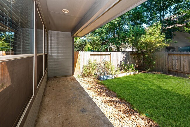 Building Photo - 14 Nestlewood Pl