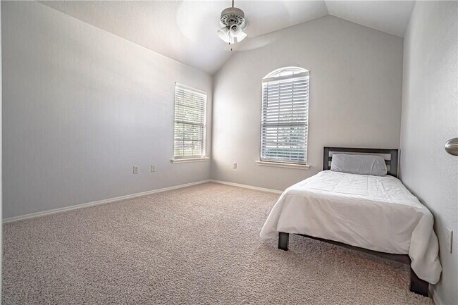 Building Photo - Spacious 4BR home in Bentonville with solar panels & Tesla EV charger!   Schedule a showing: 479-...
