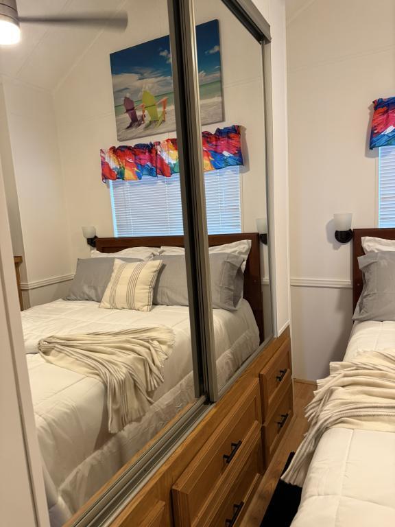 Building Photo - 1219 Thomas Dr