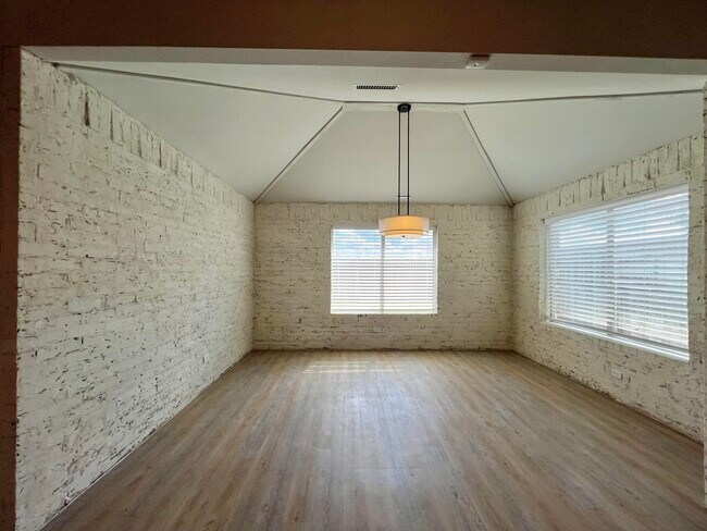 Building Photo - 12308 Kenosha Ave