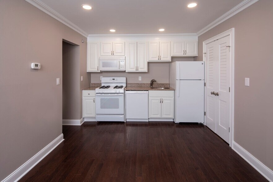 Interior Photo - Cambridge Manor: In-Unit Washer & Dryer, H...