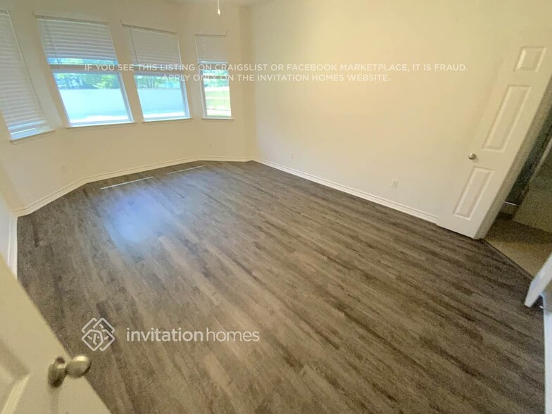 Building Photo - 700 Bur Oak Dr