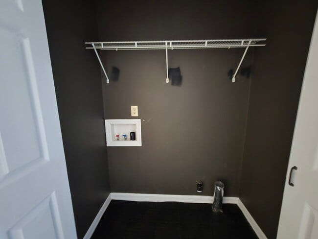 Building Photo - 6172 Lakeway Dr