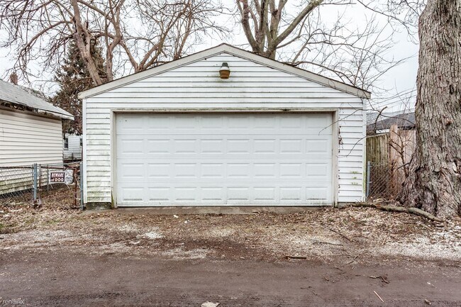 Building Photo - 2 br, 1 bath House - 2320 Hoyt Ave