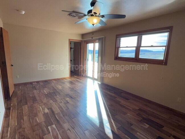 Building Photo - 2737 Sierra Vista Dr