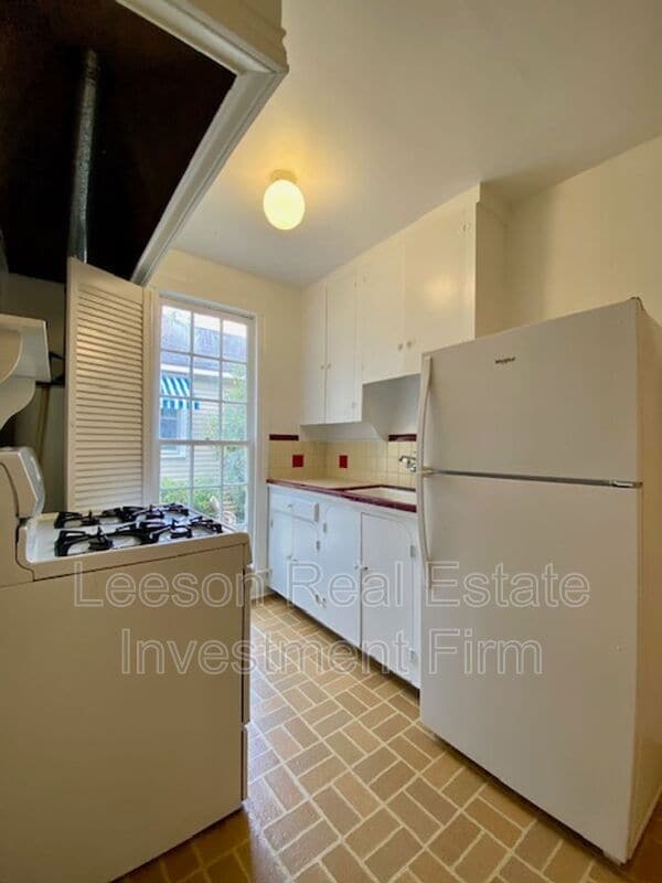 Building Photo - 3429 Beverly Pl