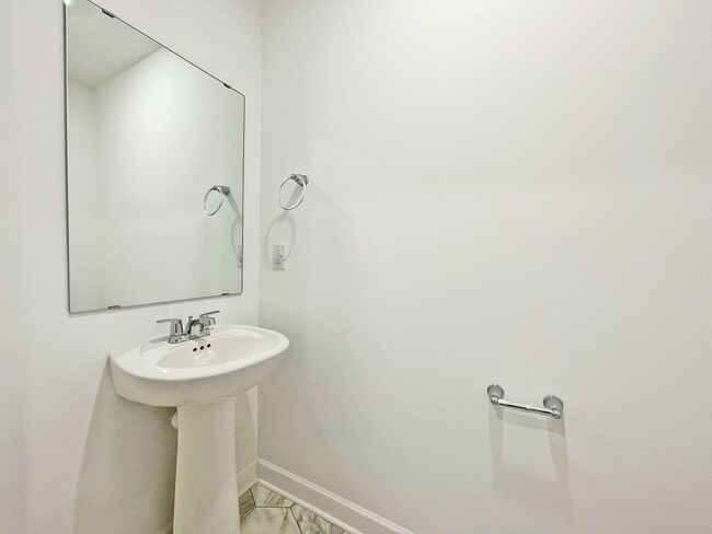 Building Photo - Brand New Townhome from Builder Never Lived In with Large Primary Suite, Loft-Office, 3 Baths and...